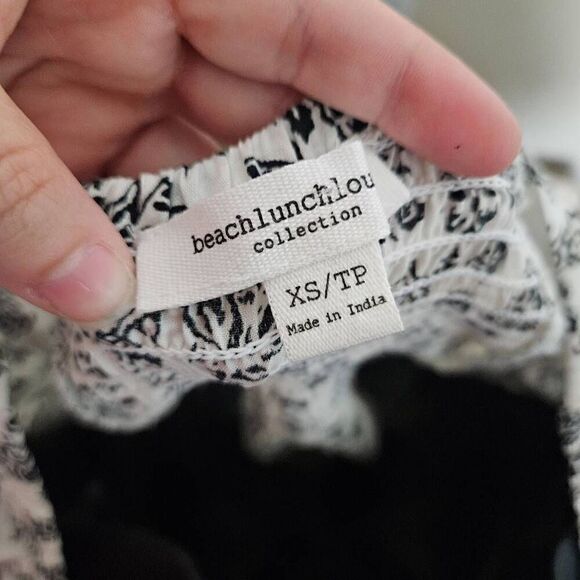 BeachLunchLounge Floral Button Up Blouse - Picture 8 of 8